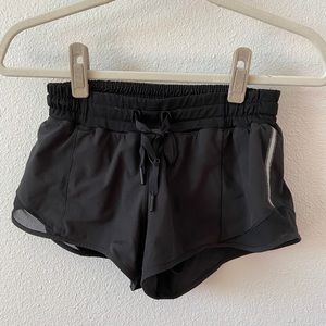 Lululemon Hotty Hot Short 2.5” in black